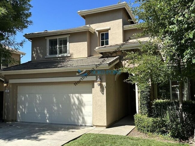 Building Photo - 4BR/3BA w/ Solar + Downstairs Bed/Bath in Whitney Oaks