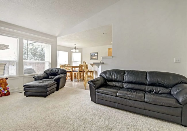 Building Photo - Bristol Heights Beauty: Single-Level 3-Car Garage Home with Private Backyard