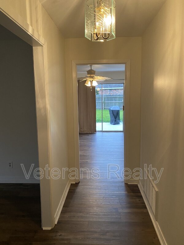 Building Photo - 2411 Sunkist Country Club Rd