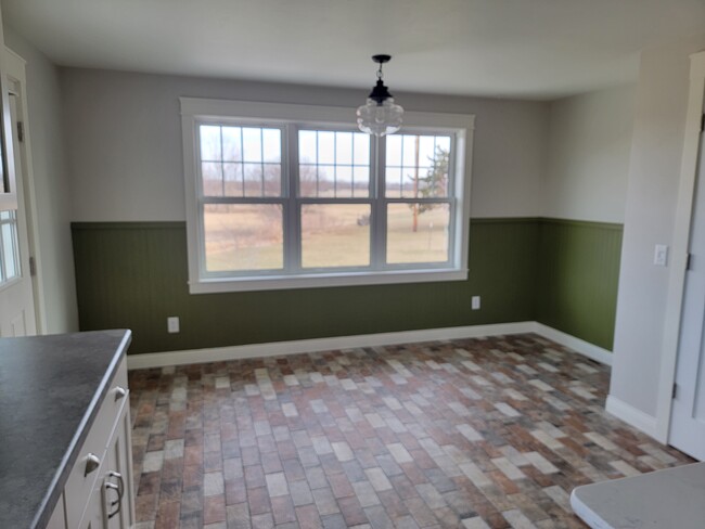 Building Photo - 3850 Parkview Ct