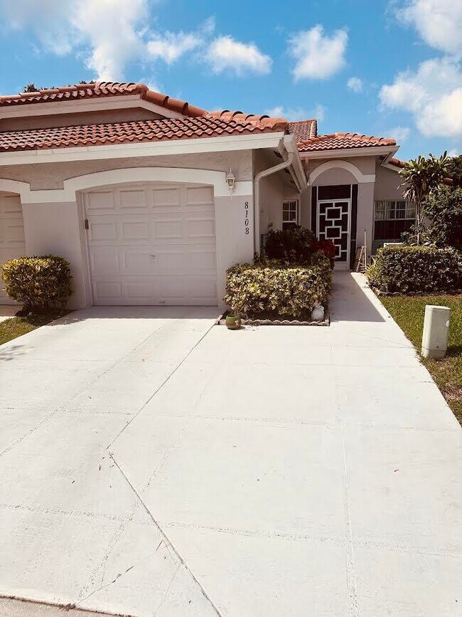 Building Photo - 8108 Summer Shores Dr