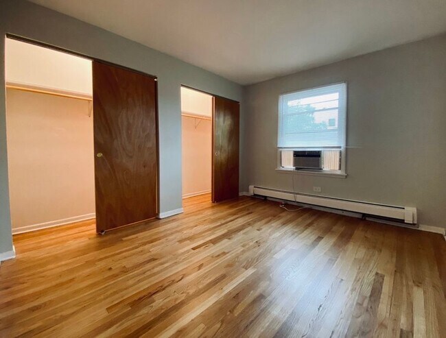 Building Photo - 202 Walton St. Unit #2A R Barrington, IL 6...