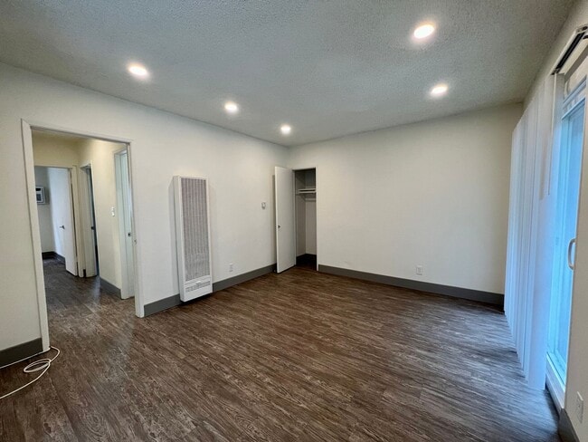 Foto del edificio - 12727 Matteson Ave