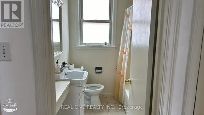 Building Photo - 92 Binkley Crescent