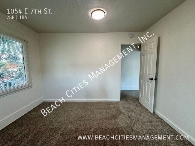 Building Photo - 1054 E 7th St