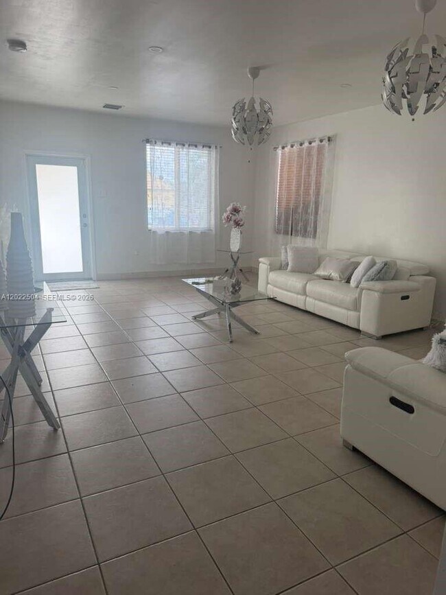 Foto del edificio - 1670 NW 73rd St