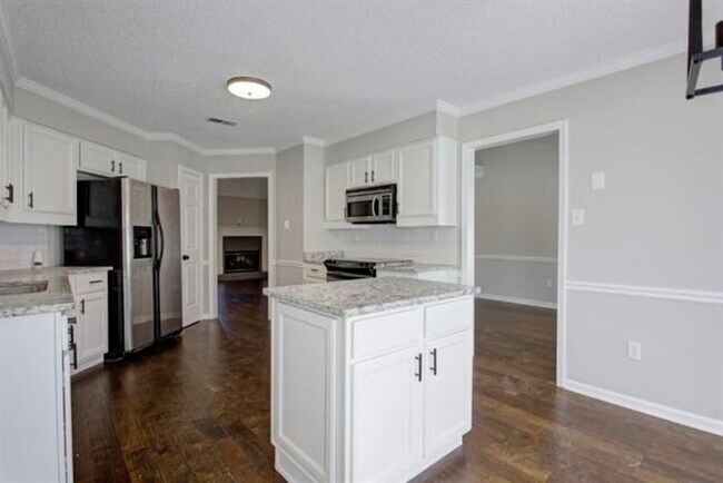 Building Photo - 6479 Stone Lake Dr