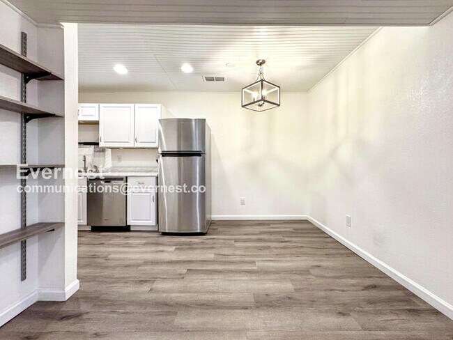 Foto del edificio - 5300 E Cherry Creek South Dr