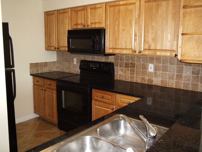 Building Photo - 2026 Alta Meadows Ln