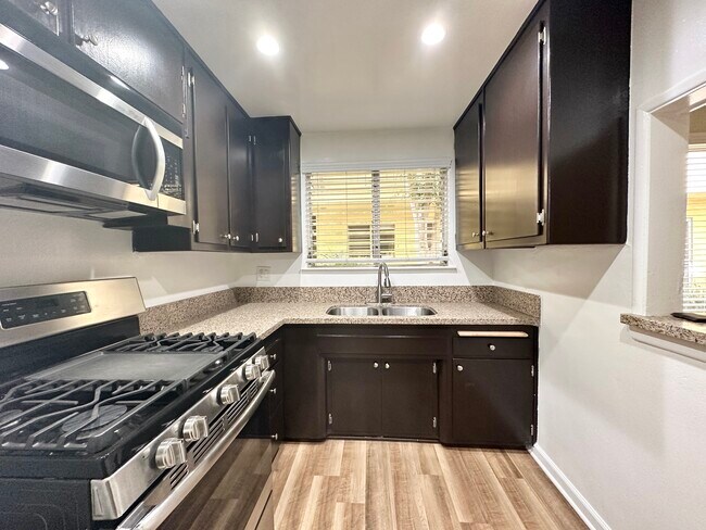 Foto del edificio - 1037 N Ogden Dr West Hollywood, CA 90046