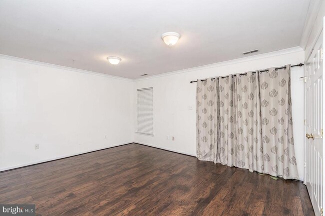 Building Photo - 5735 Goldfinch Ct