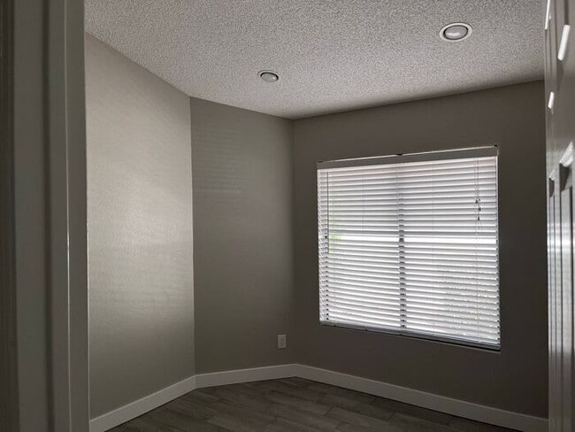 Building Photo - MOVE IN SPECIALS!! Lovely 3BD-2BA Gilbert ...
