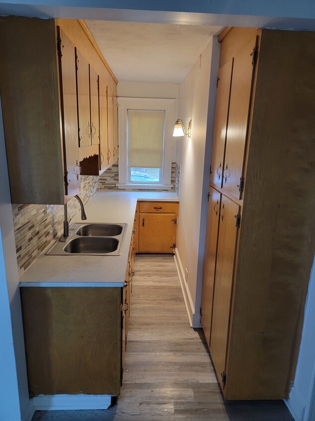 Foto principal - 110 S Burritt St