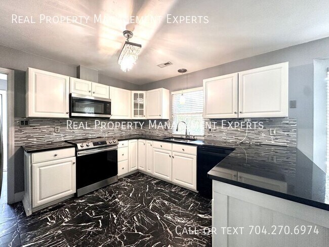 Photo - 8509 Golf Ridge Dr House