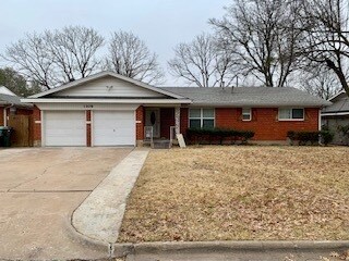 Primary Photo - 1109 S Idlewild Dr