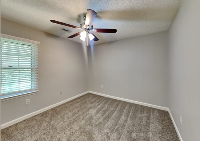 Building Photo - 601 Flagstop Ct