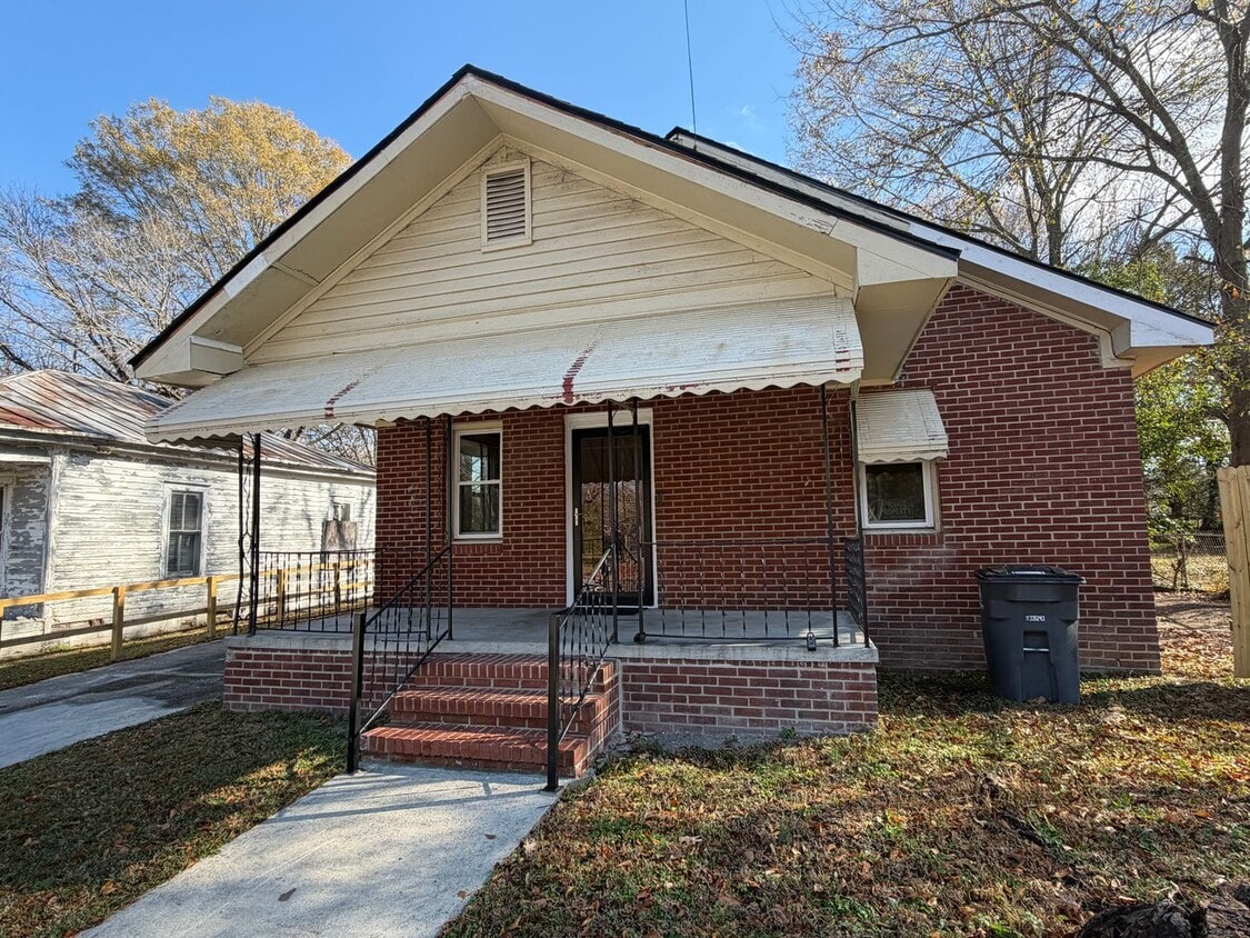 Primary Photo - 2 Bedroom Brick House, Covered Porch, Hardwood floors, Central HVAC