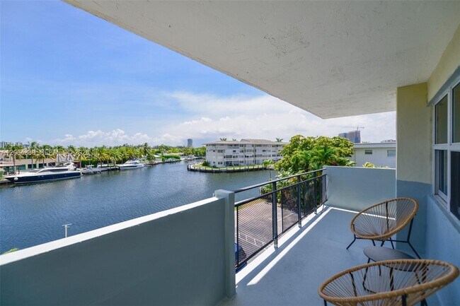 Foto del edificio - 401 Golden Isles Dr