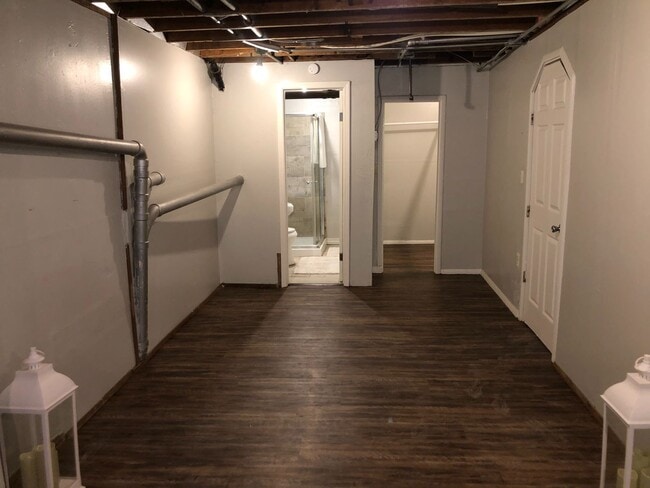 Building Photo - 1 bedroom with 1 bath with a single garage, downstairs unit for rent !