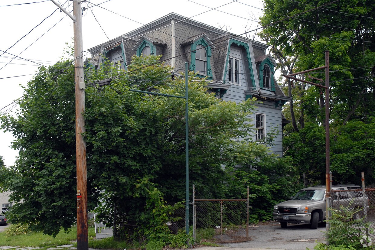 Building Photo - 9 Montgomery St