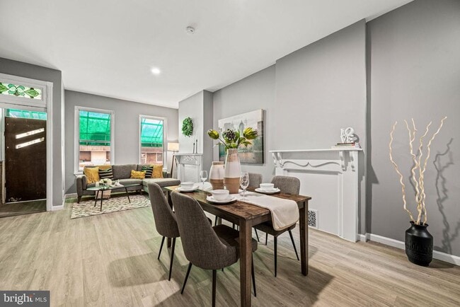 Building Photo - 2427 N Hollywood St