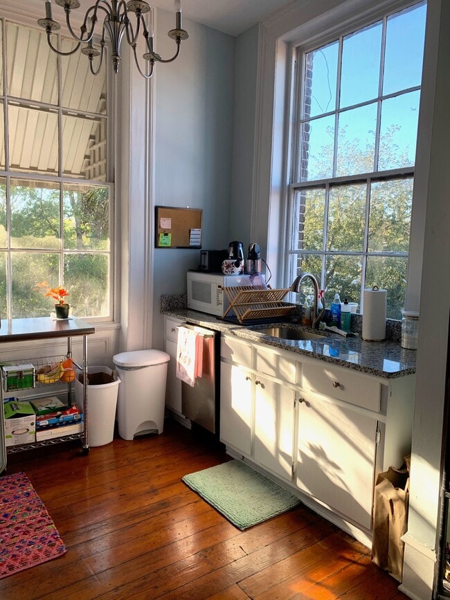 Kitchen - 12 Bee St