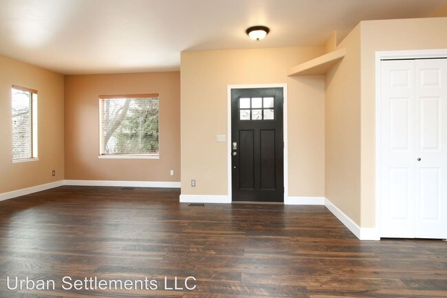Foto del edificio - 5 br, 3 bath House - 119 S. Mitchell Ct