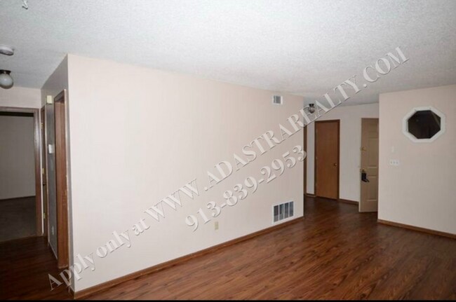 Foto del edificio - Beautiful 2 Bed 1 Bath Unit in Raymore-Ava...
