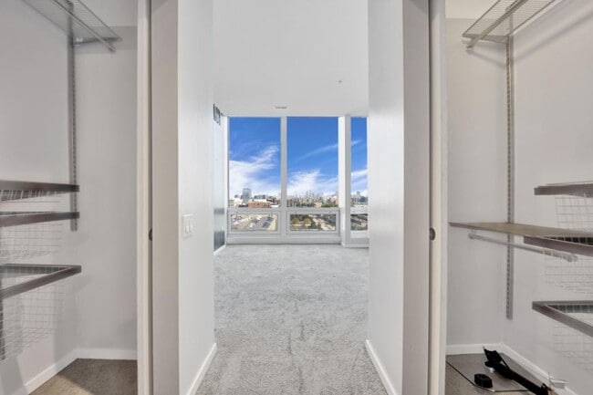 Building Photo - 2 bedroom in Chicago IL 60654