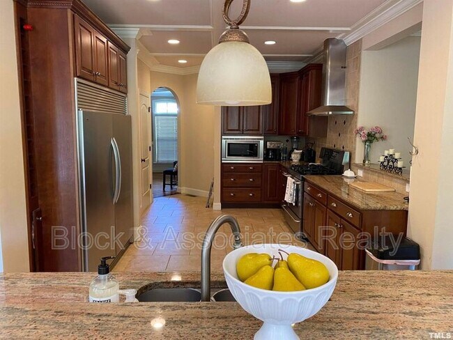 Building Photo - 10216 San Remo Pl