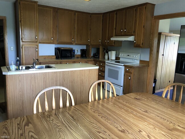Foto del edificio - 5 br, 2 bath House - 102 E Philip St