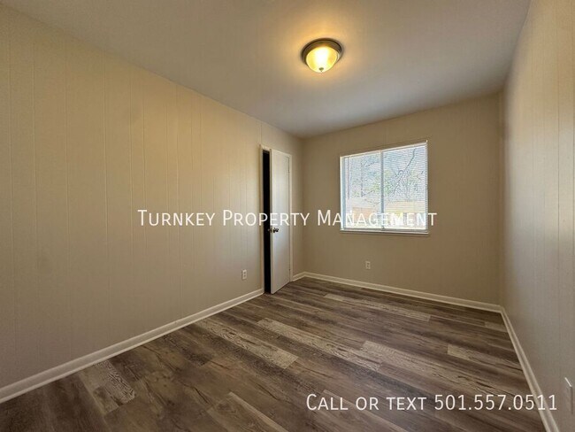 Foto del edificio - 5913 Lyndell Dr