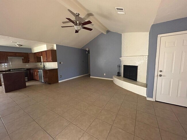 Building Photo - 16607 La Gloria Dr
