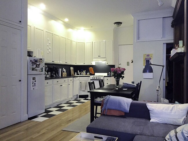 Foto del edificio - 319 W 80th St