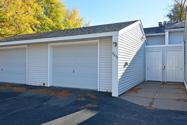 Building Photo - 8851 Ironwood Ave S