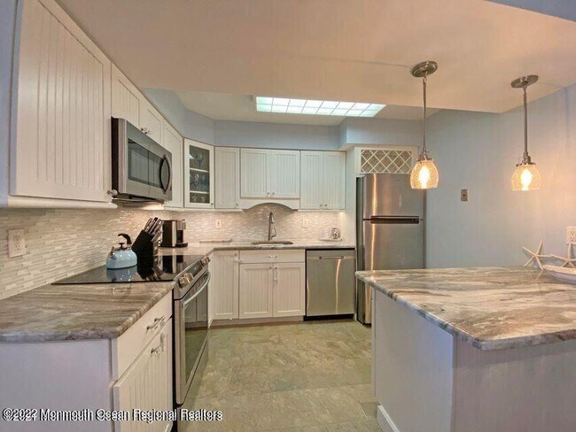 Building Photo - 1382 Ocean Ave