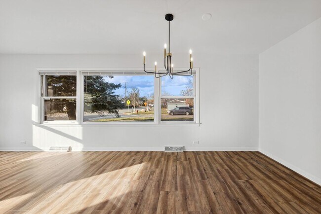 Foto del edificio - 4647 Johnson Ave