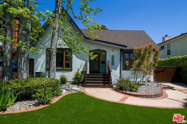 Building Photo - 5122 Hermosa Ave