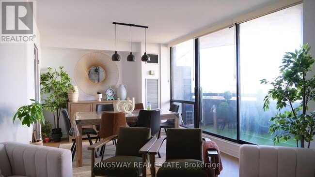 Photo du bâtiment - 75 Graydon Hall Dr