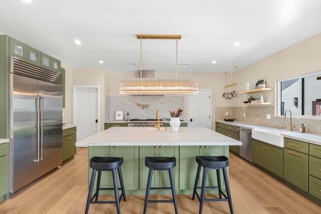Foto del edificio - Eastside Gem - Fully Remodeled Modern Contemporary on Coveted Horseshoe Street