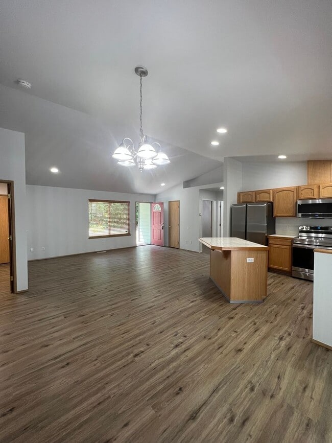 Building Photo - Remodeled 3-Bedroom 2-Bathroom Rambler