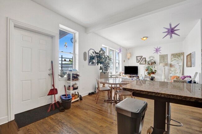 Foto del edificio - 3809 W Altgeld St