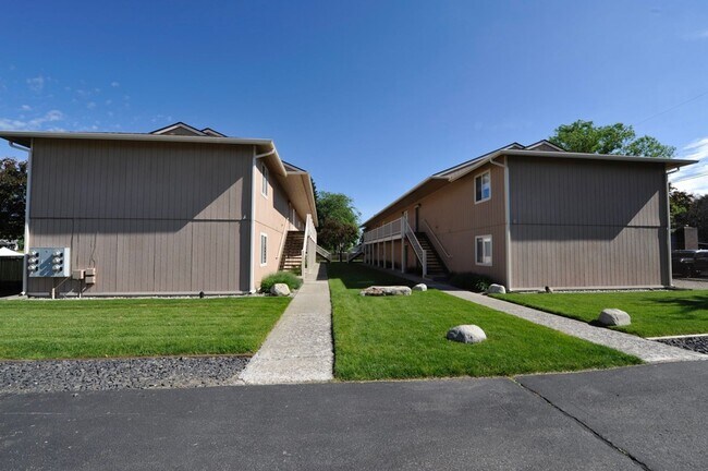 Foto del edificio - Hayden Apt. Available 2 bed 1 bath (upstairs)