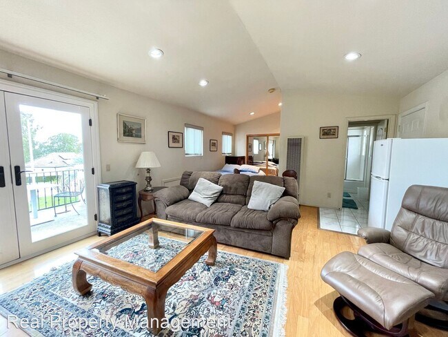 Building Photo - Studio, 1 bath House - 2286 JANIS WAY