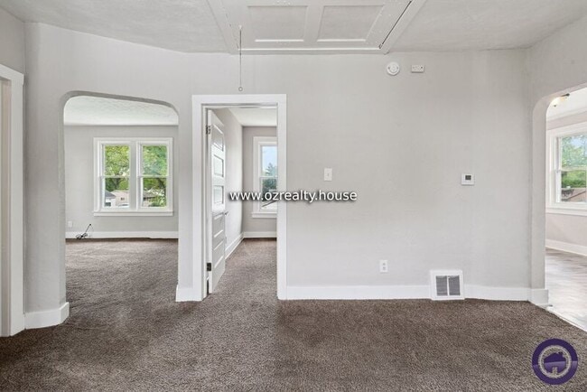 Building Photo - 1310 Almon Ave