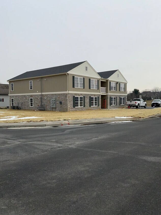 Primary Photo - 200 Larkspur Ln