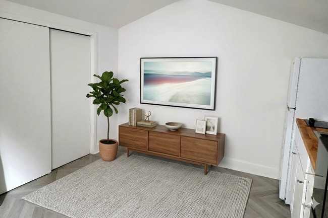 Building Photo - Renovation Studio with Free Parking + W&D + Storage Loft! Near NE 42nd