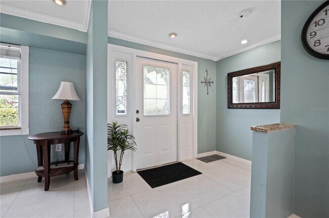 Building Photo - 541 E Tarpon Blvd NW