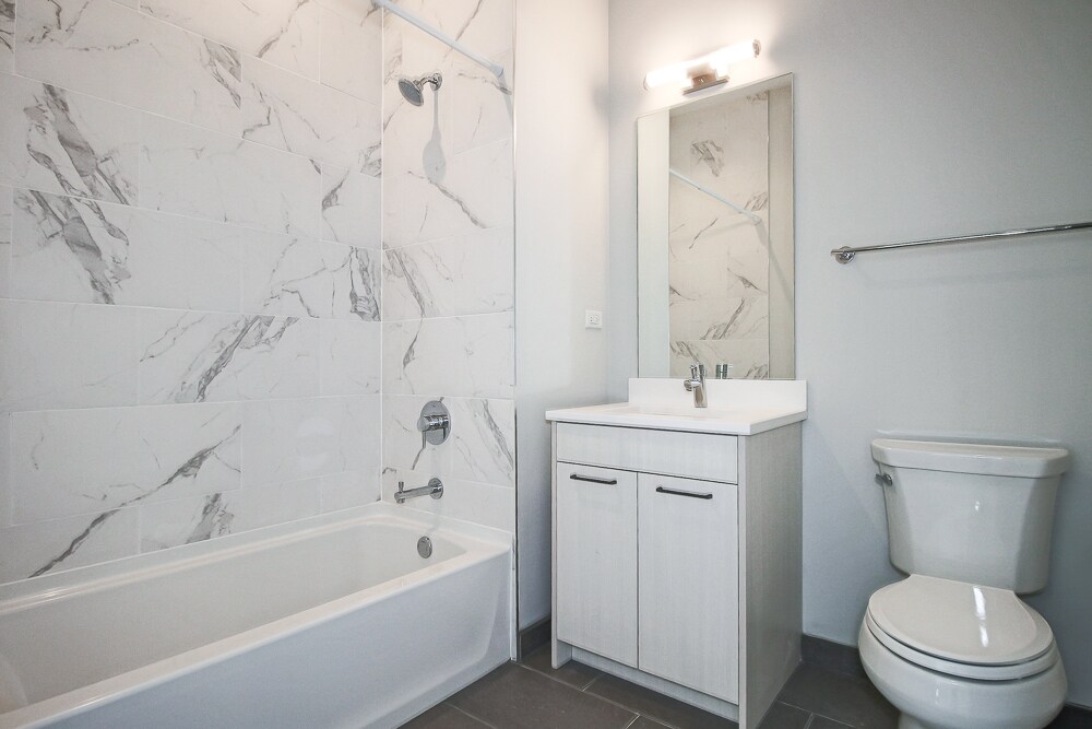 Foto del edificio - 2247 W Lawrence Ave