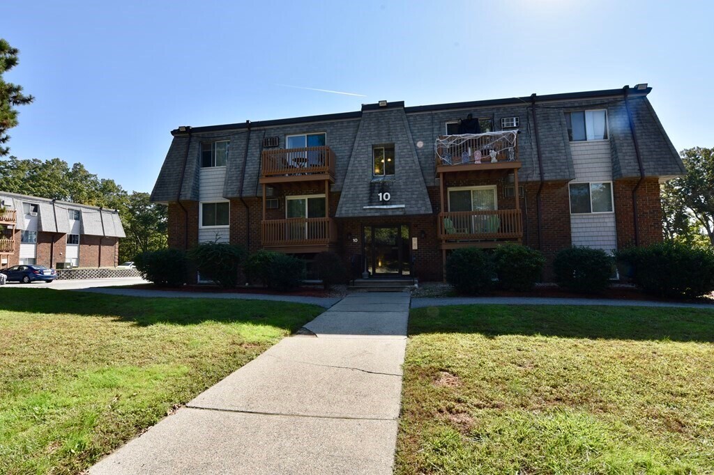 Primary Photo - 10 Hazelwood Ave